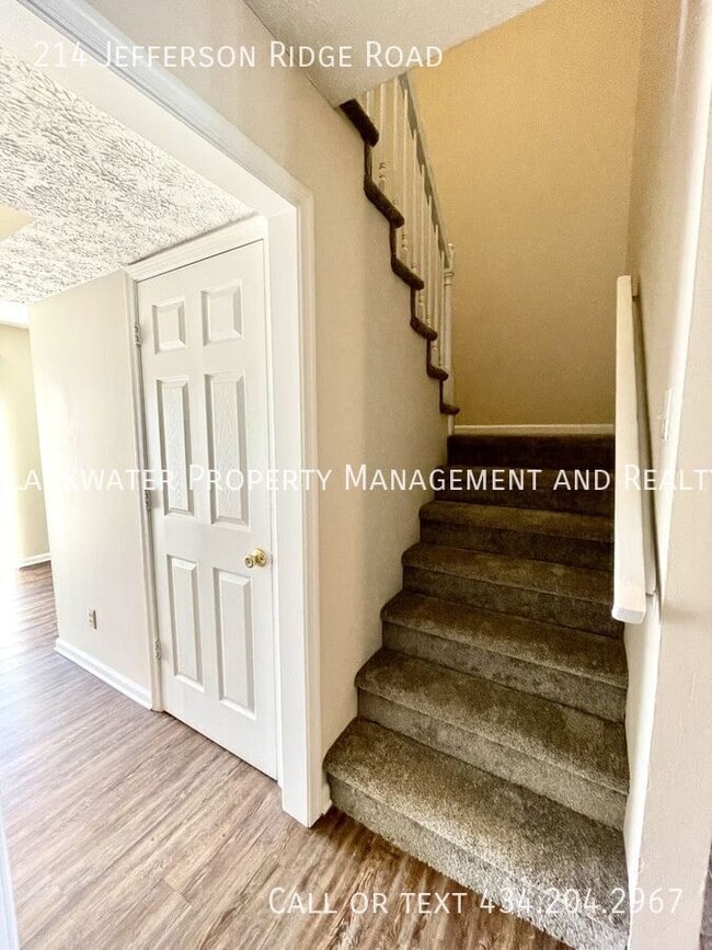 Building Photo - 214 Jefferson Ridge Rd