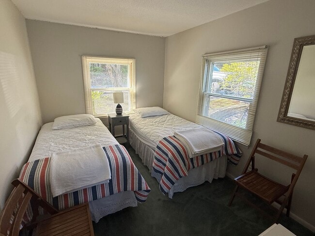 Building Photo - Gorgeous Lake View Winter Rental!