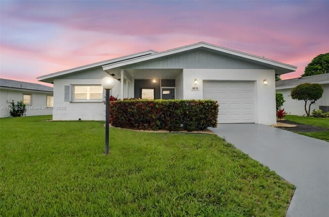 Building Photo - 3810 Rowena Cir