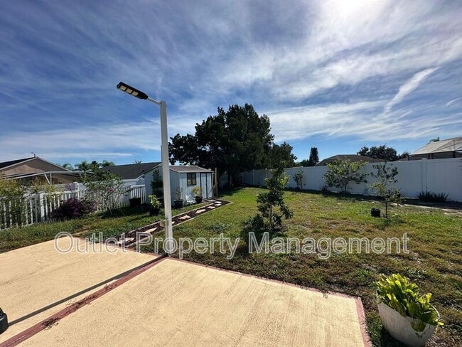 Building Photo - 645 Majesty Dr