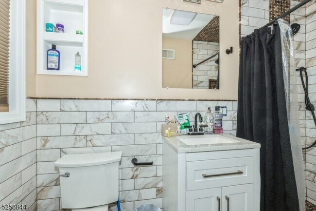 Building Photo - 48 Bellows Ln