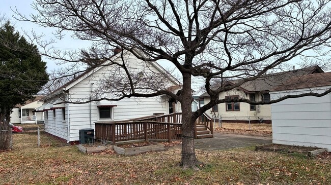 Building Photo - 840 32nd St