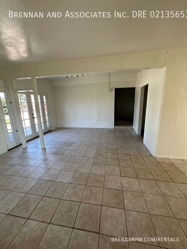 Building Photo - 820 Hickory Ct