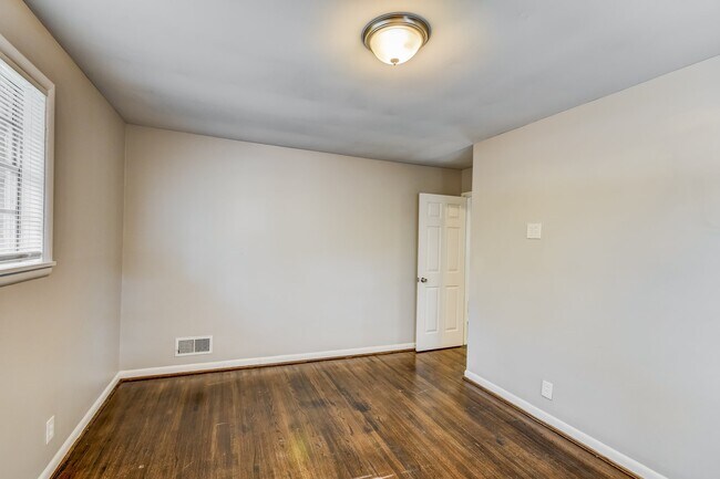 Building Photo - 2515 Ridgewood Rd