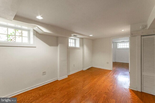 Building Photo - 3512 Lancaster Ave