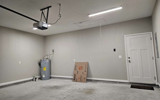 Building Photo - 160 SW Ivy Glen