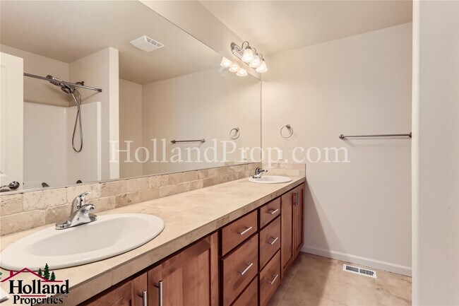 Building Photo - Beautiful 3-Bedroom Hillsboro Home in Desi...