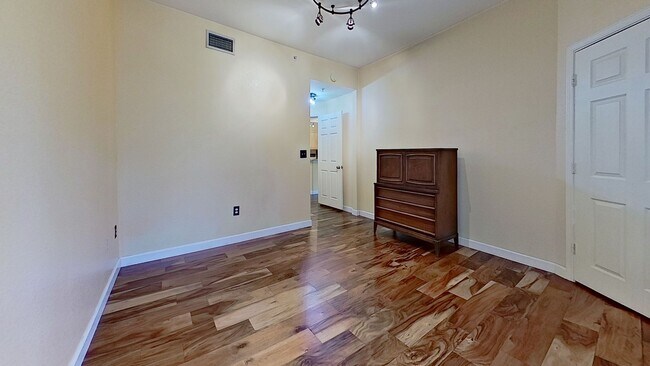 Building Photo - Stunning 2Bedroom Condo at VIlla San Marco!