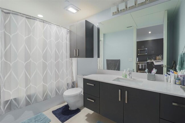 Building Photo - 222 West Ave