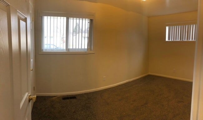 Building Photo - 3 bedroom 1 bath house