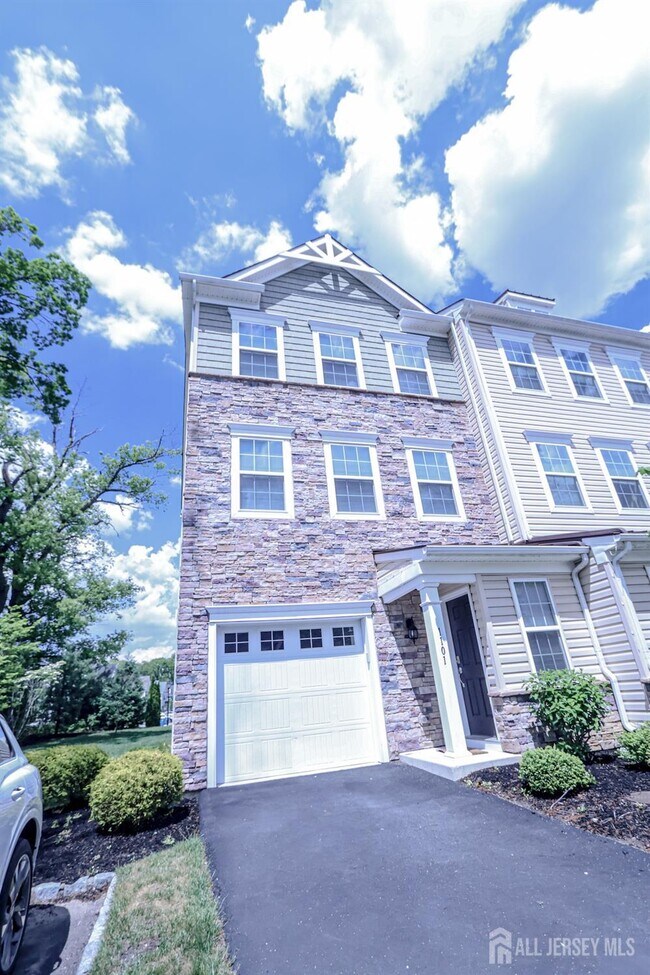 Building Photo - 1101 Hights Farm Rd N