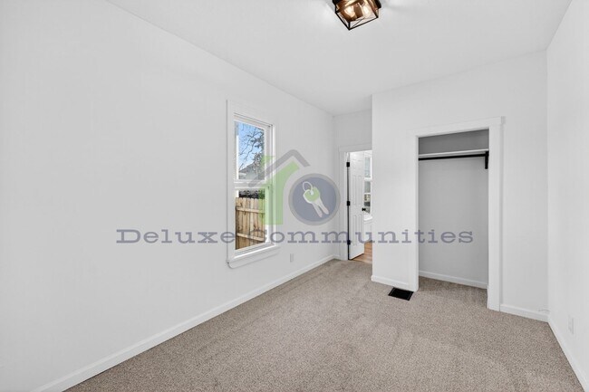 Building Photo - 851 Worden St SE