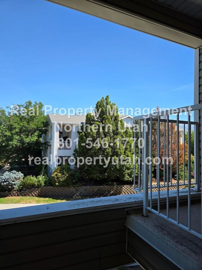 Building Photo - 2 Bed 2 Bath Condo in Clearfield Now Available!