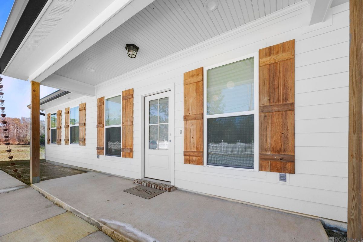 Building Photo - 26400 Ponchatoula Dr