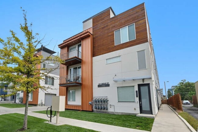 Primary Photo - Charming City Living Near Downtown Denver ...