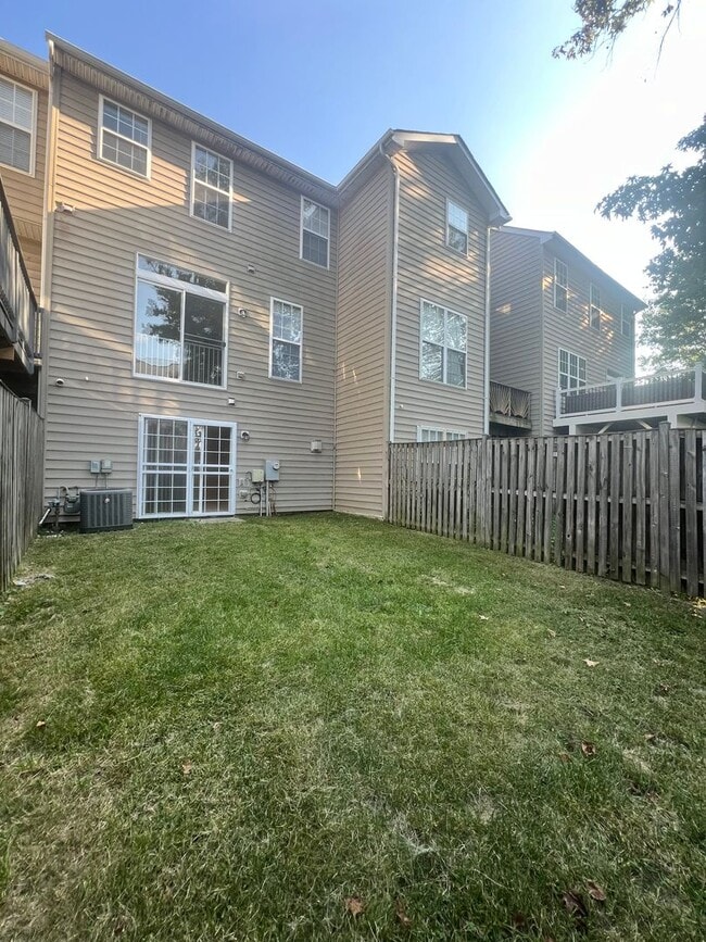 Building Photo - Updated 3 Bedroom Townhome in Upper Marlboro!