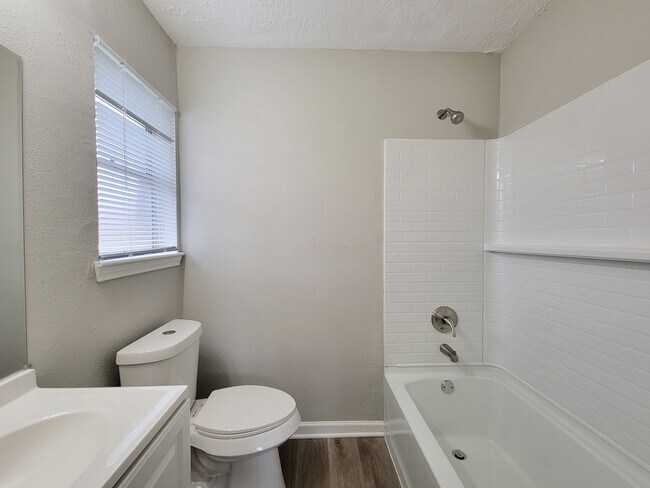 Building Photo - REMODELED 4 BEDROOM 2 BATH LEASE HOME IN HOUSTON