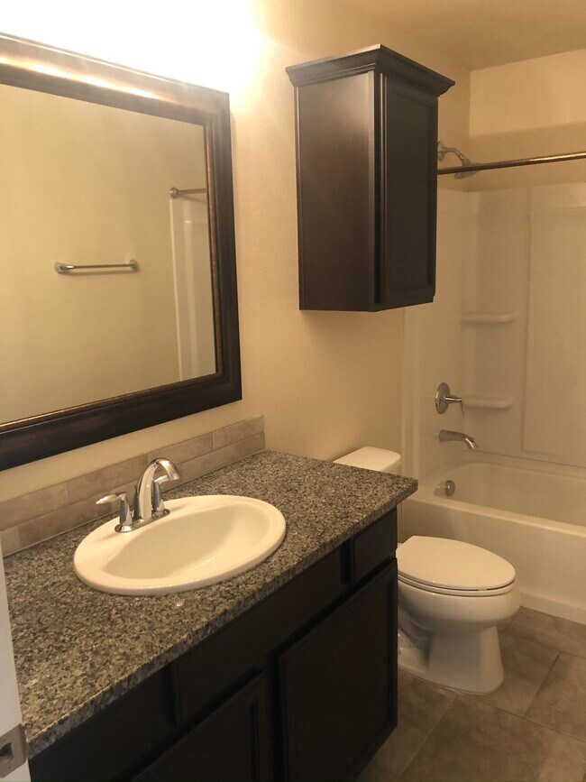 Building Photo - 1026 E 93rd St