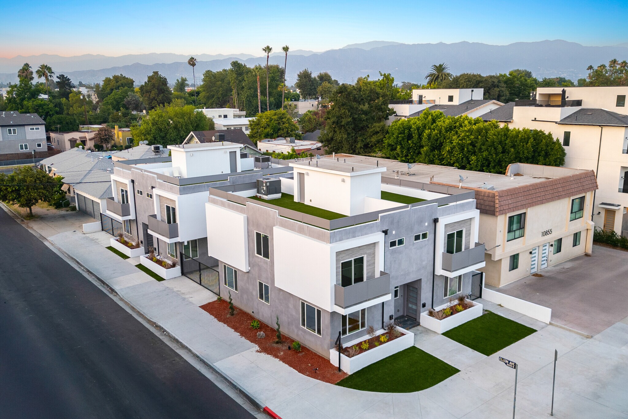 Building Photo - 10857 Morrison St