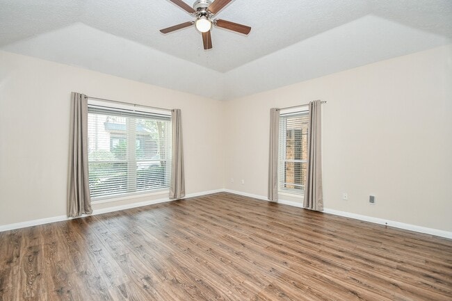 Building Photo - 9625 Bayou Brook St