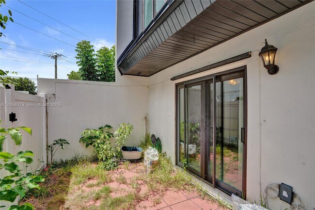 Building Photo - 5555 Ludlam Rd