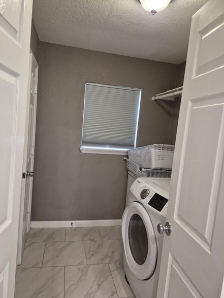 Building Photo - 15735 Munson Ln