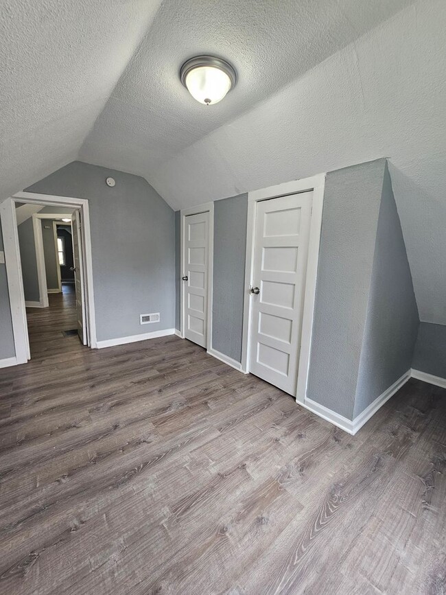 Building Photo - There is a $25 fee per application and eve...