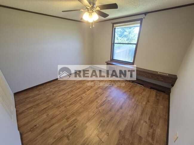 Building Photo - 406 Amhurst Dr