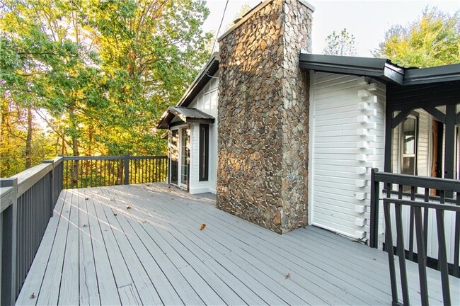 Building Photo - 250 Nottingham Wy