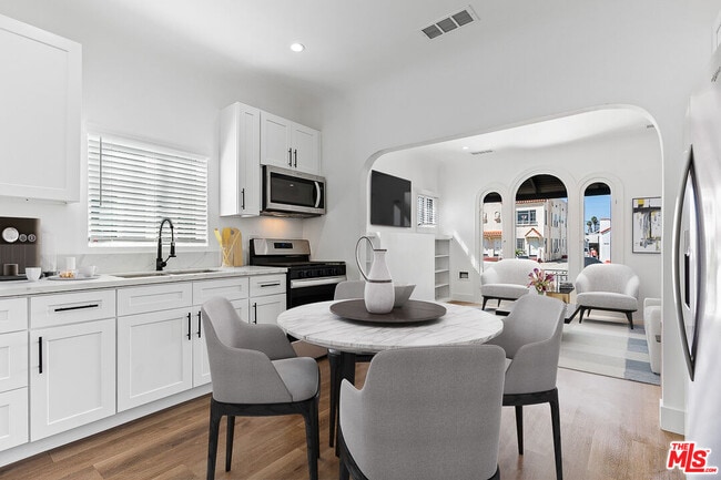 Building Photo - 2832 12th Ave