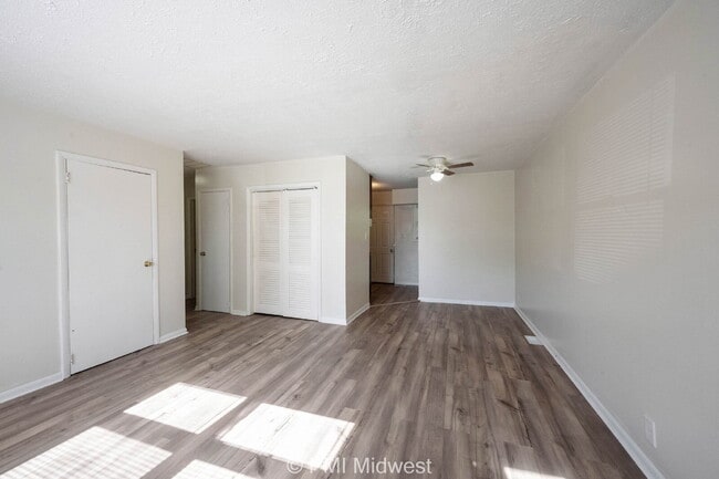 Building Photo - "Charming 2-Bed Duplex Retreat in Indianapolis - Cozy 728 Sq Ft Gem!"