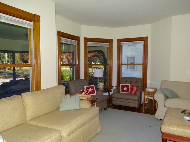 Building Photo - 101 S Main St