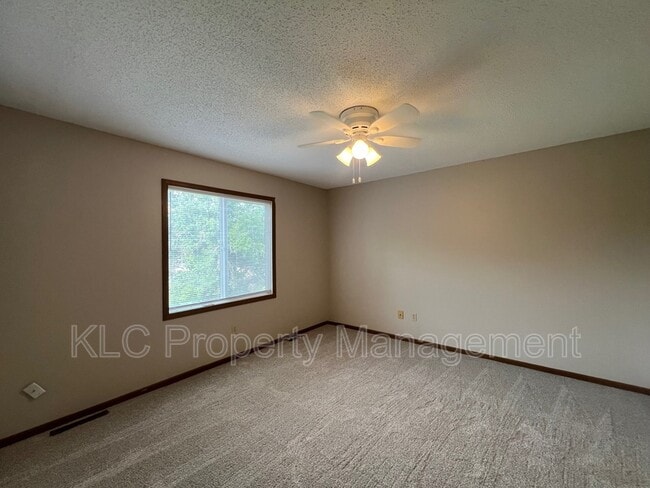 Building Photo - 9613 Dennis Dr