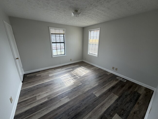 Building Photo - 2444 Fairbrook Dr