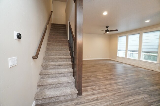 Building Photo - 38 E Ranch Dr