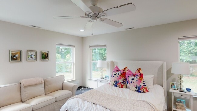 Building Photo - 1329 Mockingbird Ln