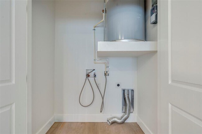 Building Photo - 3000 Duval St