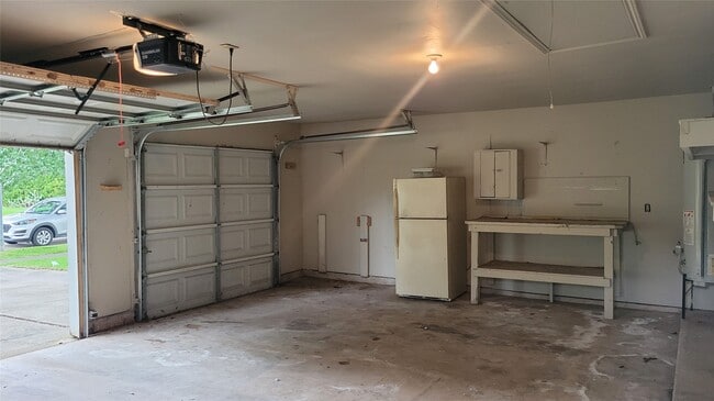 Building Photo - 3046 Mosby Dr
