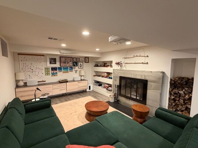 Building Photo - Stylishly Updated 4BR Home in the Heart of Northeast Minneapolis!