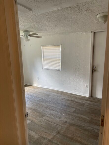 Building Photo - 8722 N Brooks St