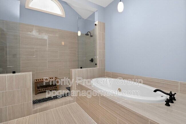 Building Photo - 16205 Riverpointe Dr