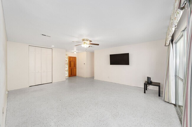 Building Photo - Beautiful 3/2 in Forest Ridge