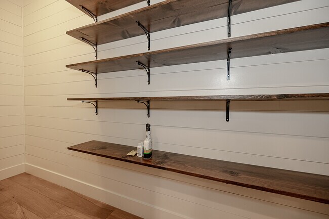 Building Photo - 196 E Main Ave