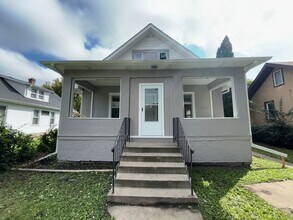 Building Photo - Dreamy 5 Bedroom 2 Bathroom Home in Minnea...