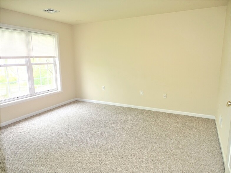 Building Photo - 103 Pepperton Ct