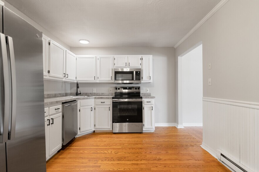 Building Photo - 2957 Solar Dr