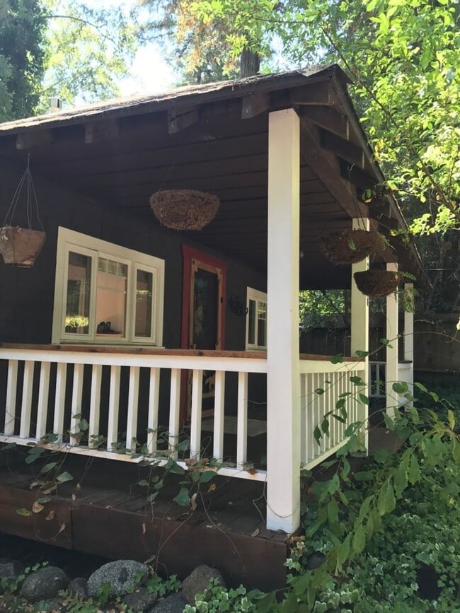 Building Photo - Boulder Creek Cutie