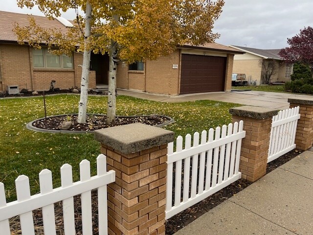 Front - 2112 W Bowling Ave