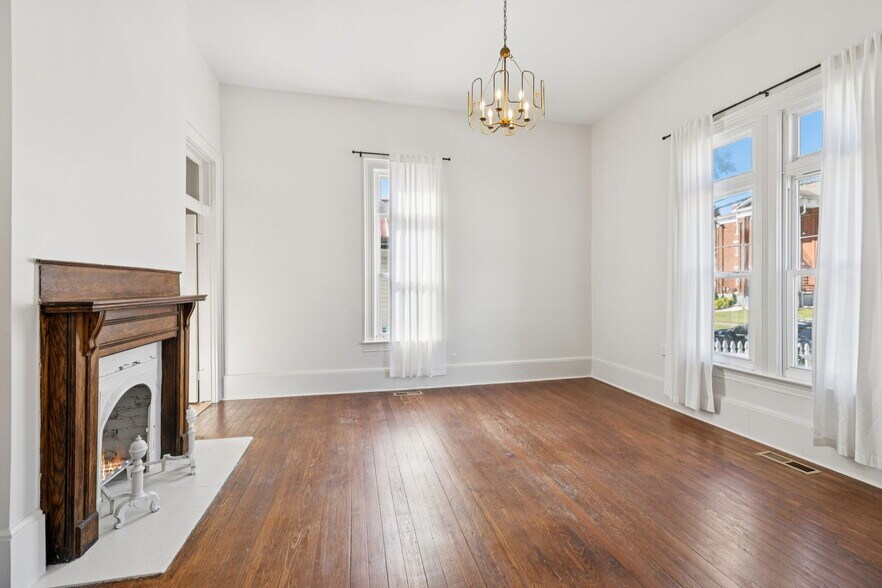 Building Photo - 911 S High St