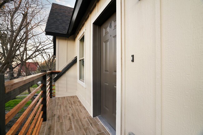 Building Photo - 402 Ada Unit 1 | CALL FOR SUMMER APPLICATI...